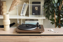 Комплект стереоусилитель PHAZE AUDIO VOLT black + проигрыватель винила DIANA walnut